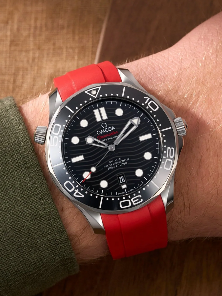 FKM Rubber 20mm Curved Strap - Scarlet Red