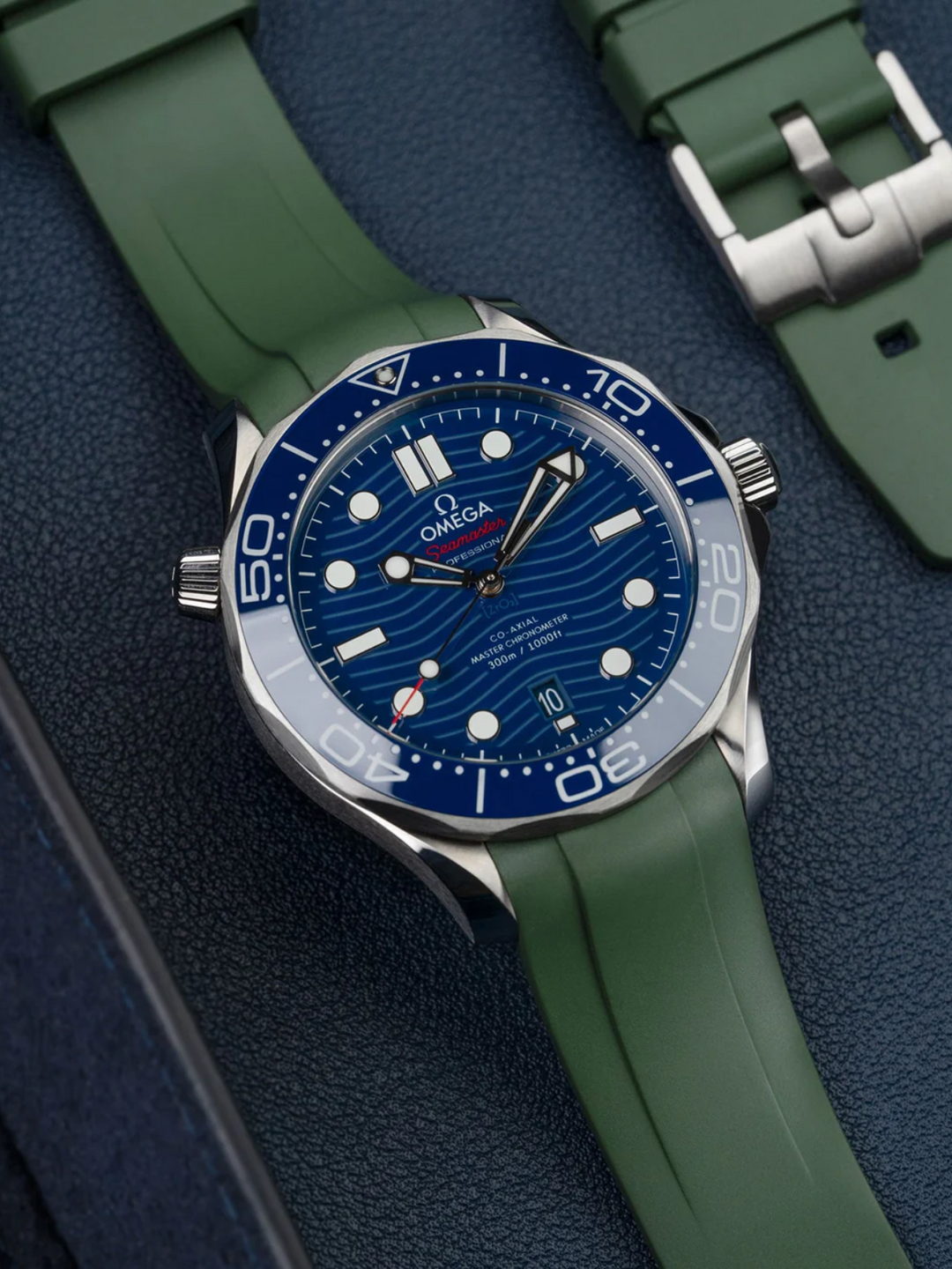 FKM Rubber Curved Strap for Omega Seamaster Diver 300 42mm - Grey Dial
