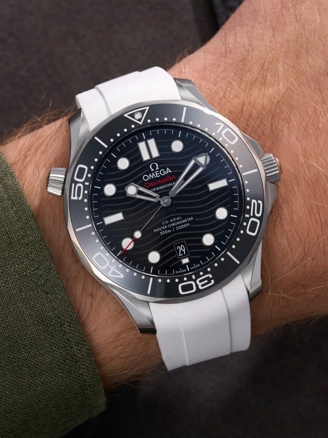 FKM Rubber Curved Strap for Omega Seamaster Diver 300 42mm - Green Dial