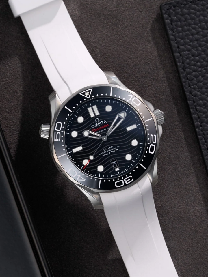 FKM Rubber Curved Strap for Omega Seamaster Diver 300 42mm - Green Dial