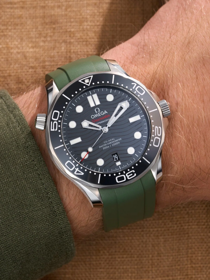 FKM Rubber Curved Strap for Omega Seamaster Diver 300 42mm - Green Dial