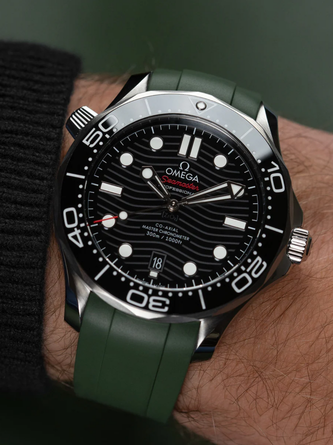 FKM Rubber Curved Strap for Omega Seamaster Diver 300 42mm - Grey Dial